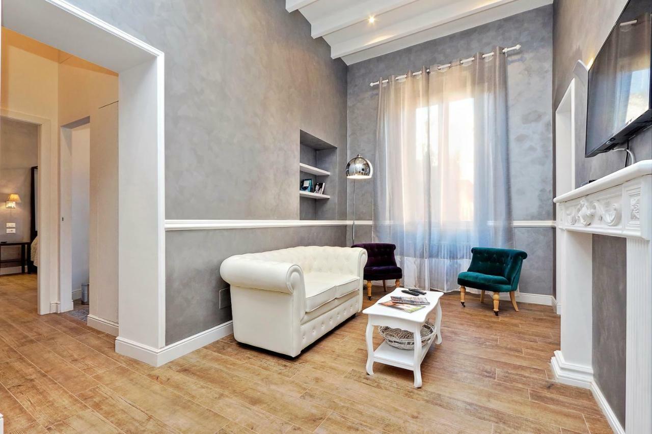 Appartamento Luxury Sabina 50 Mt From Trevi Fountain *